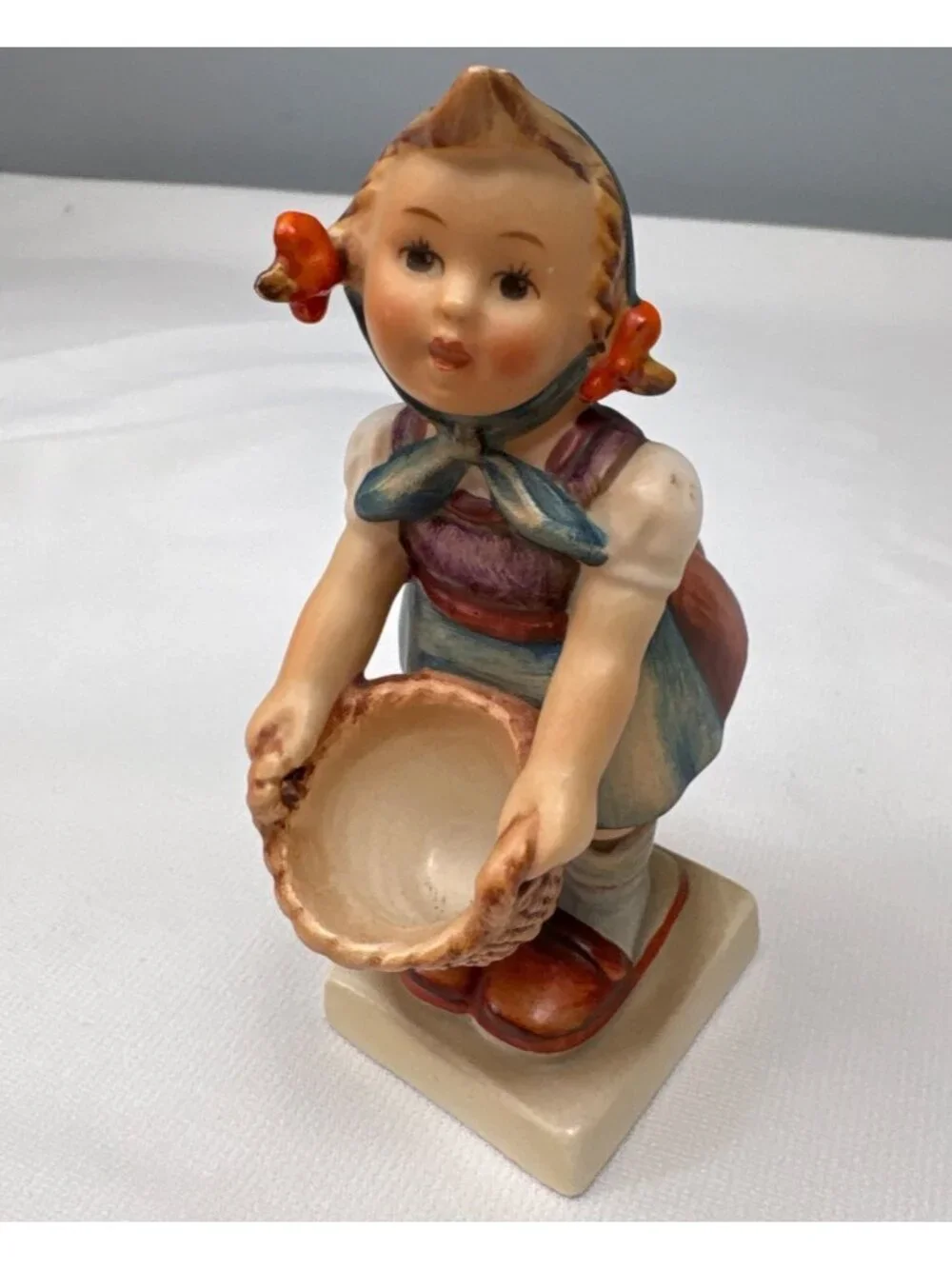 Goebel Hummel Little Helper 73 TMK6 Figurine Germany 5” Hand-Painted Porcelain